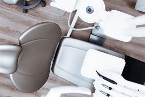 dantų implantacija